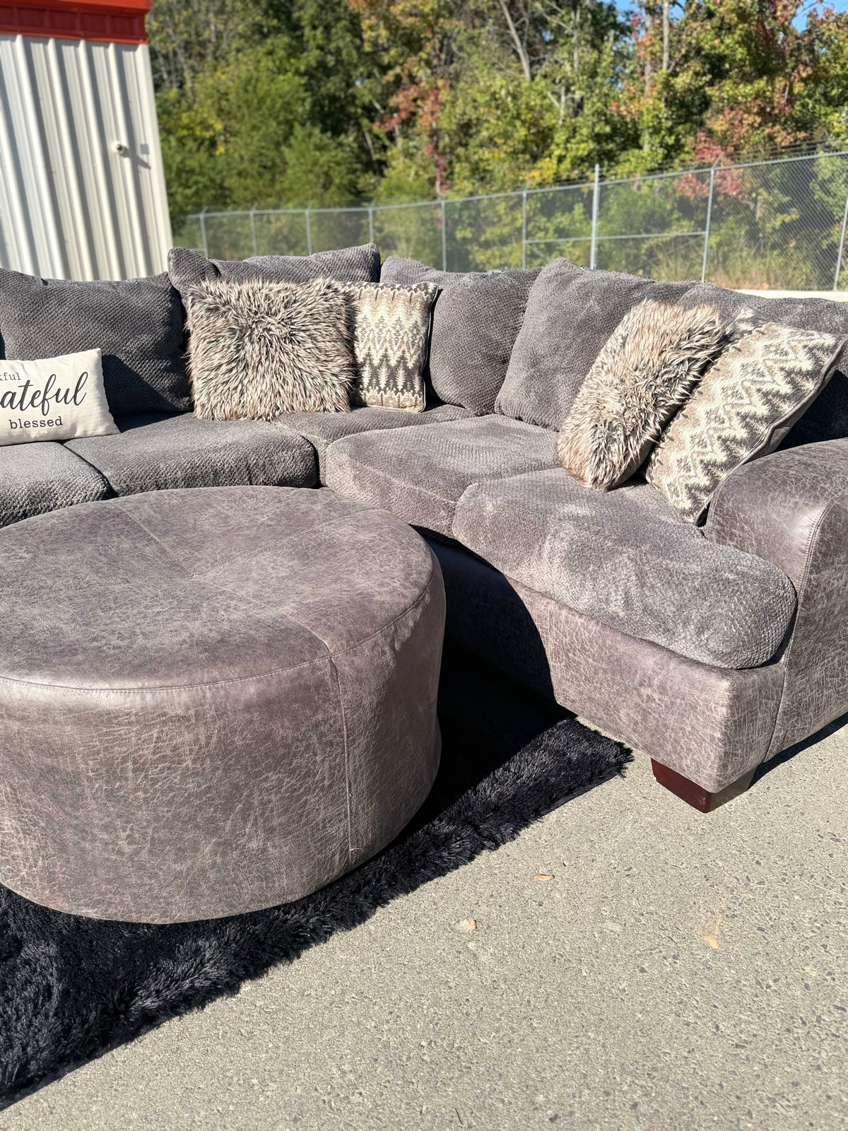 Ashley Two-Tone U-Shape Sectional, photo 3