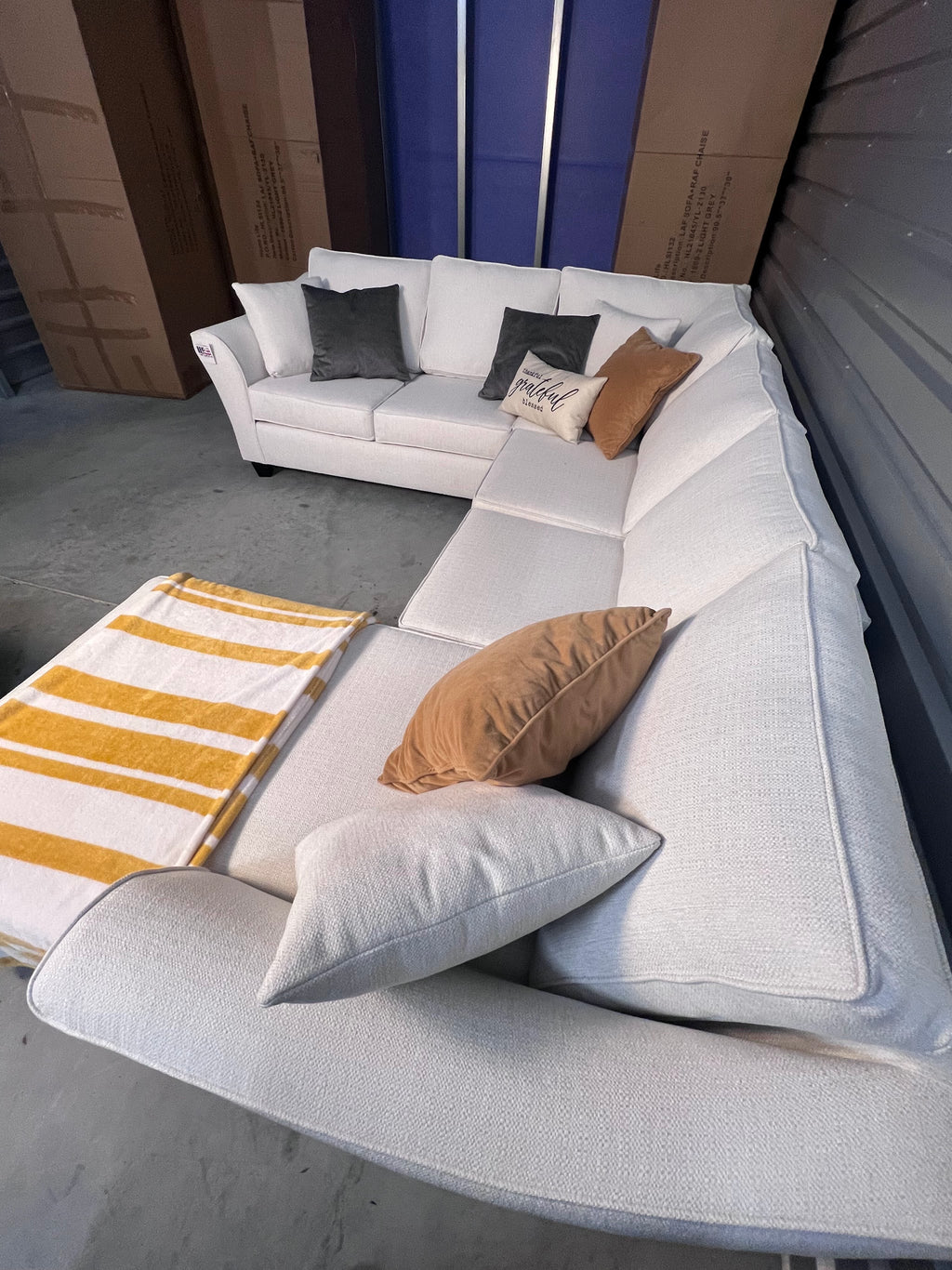 White U-shape sectional, right chaise, chaise view