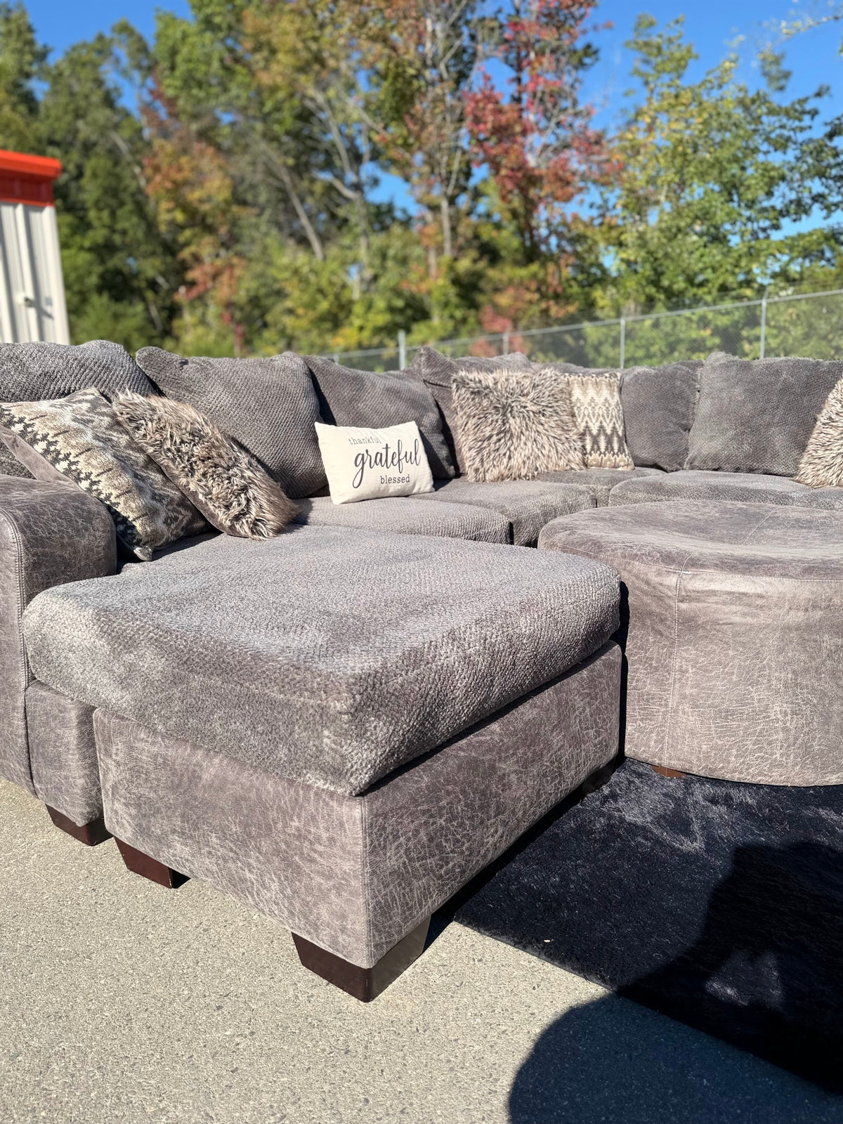 Ashley Two-Tone U-Shape Sectional, photo 6
