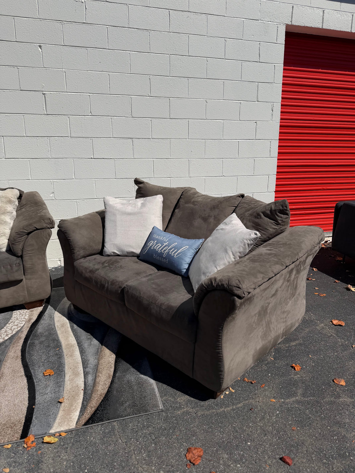Ashley Darcy Sofa & Loveseat Set, photo 5