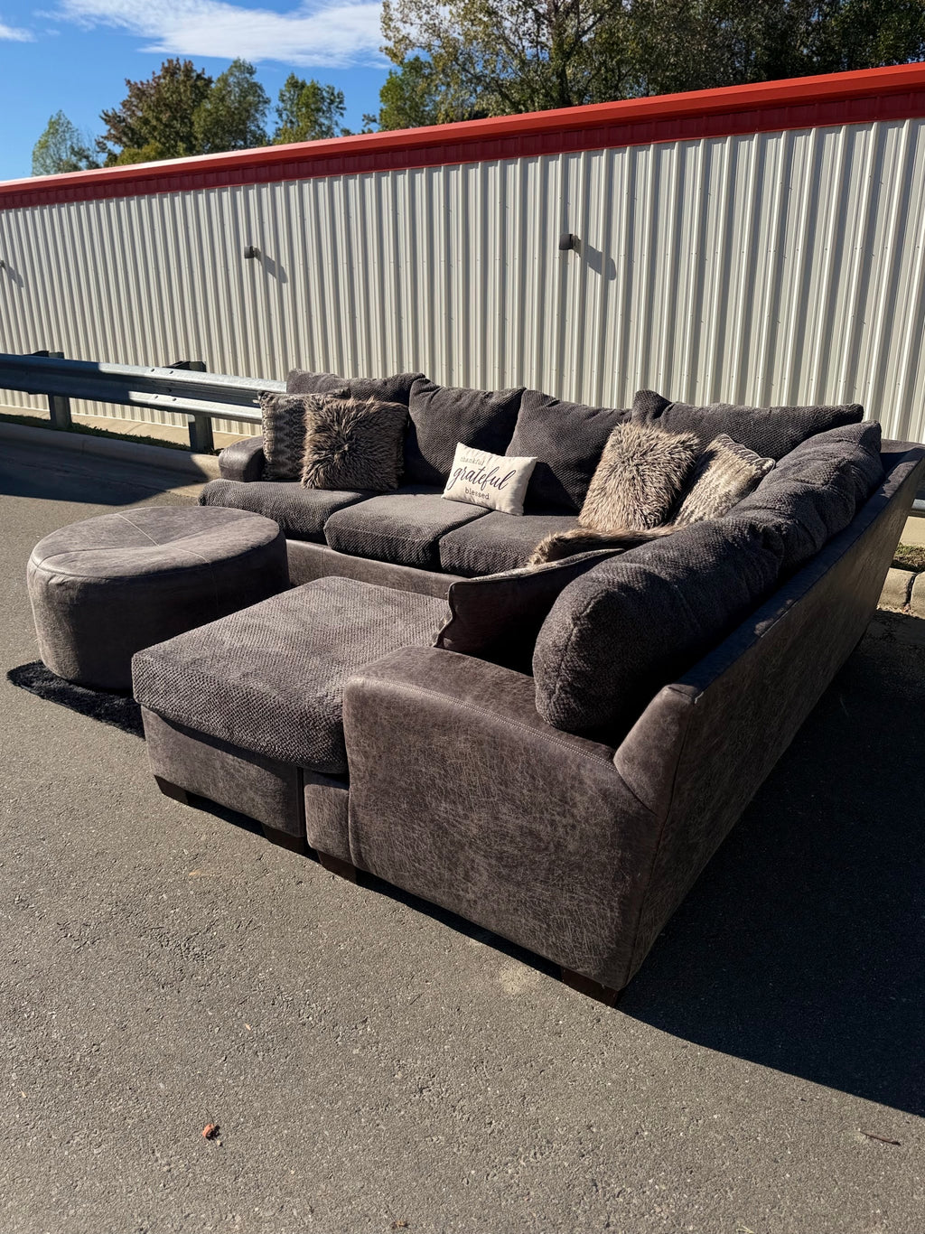 Ashley Two-Tone U-Shape Sectional, photo 9