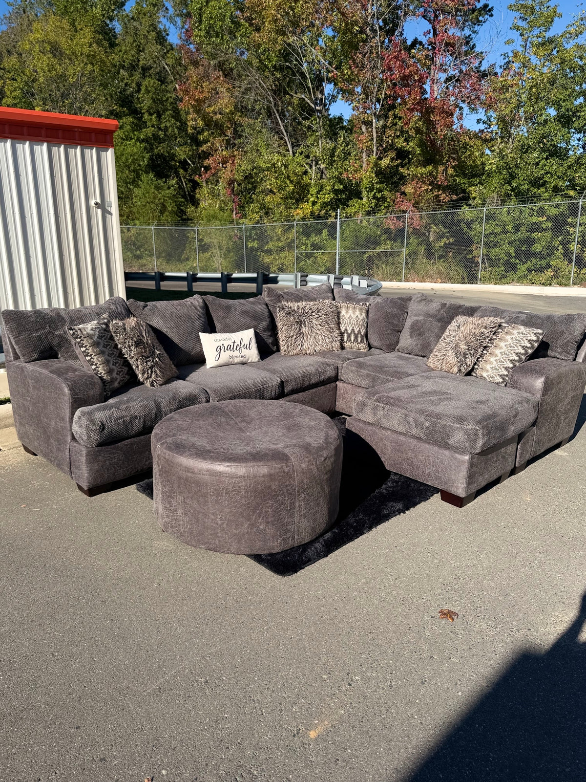 Ashley Two-Tone U-Shape Sectional, photo 8
